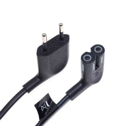 Cable de alimentación negro con enchufe